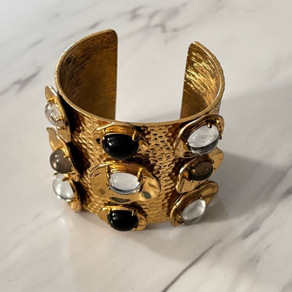 Amazing wide gold plated cuff bracelet - Picture 3 of 9